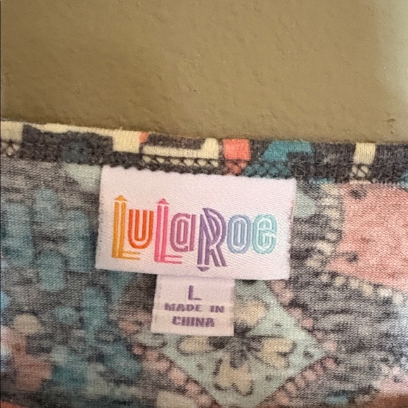 🌟 LULAROE: Multicolor Geometric Tunic Top/High Low- Size L  EUC - Picture 5 of 9